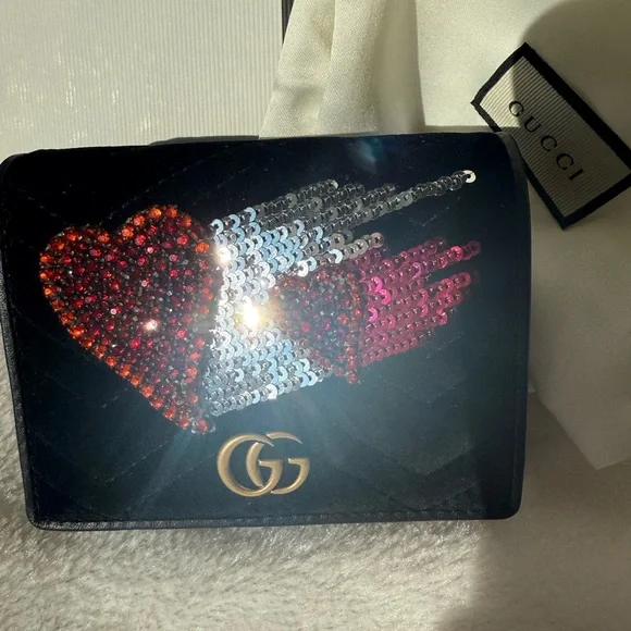 NIB GUCCI LIMITED EDITION MARMONT VELVET WALLET WITH CRYSTAL HARTS - Picture 3 of 9